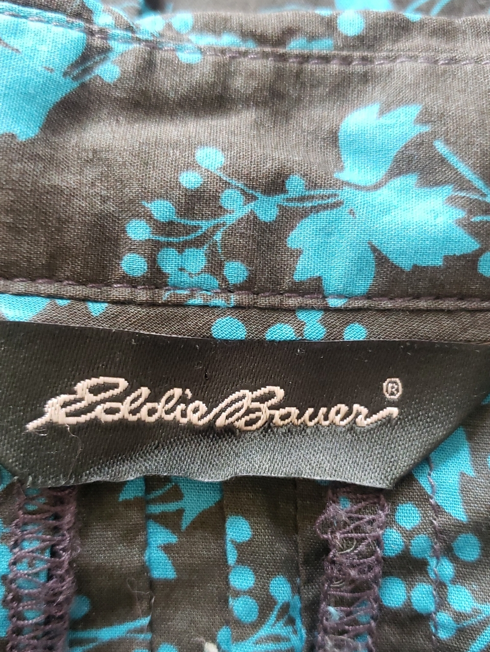 Eddie Bauer Teal Charcoal Floral Pintuck Button‑Down Shirt | Size Medium - Picture 15 of 16